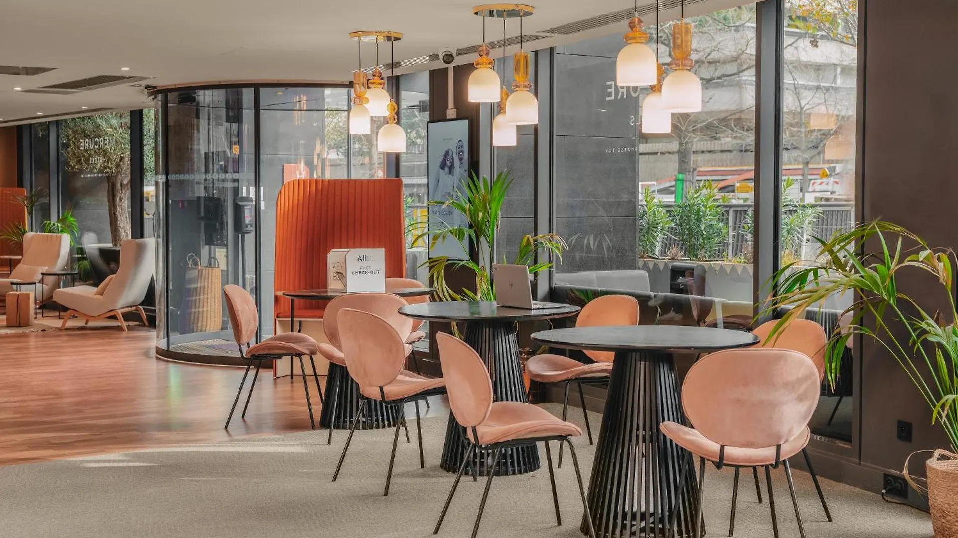 Hotel Mercure Gare Montparnasse Tgv 4*